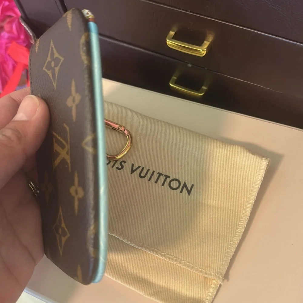 NEW! 2023 Christmas Animation Alpine Pink Key pouch! - Picture 8 of 15